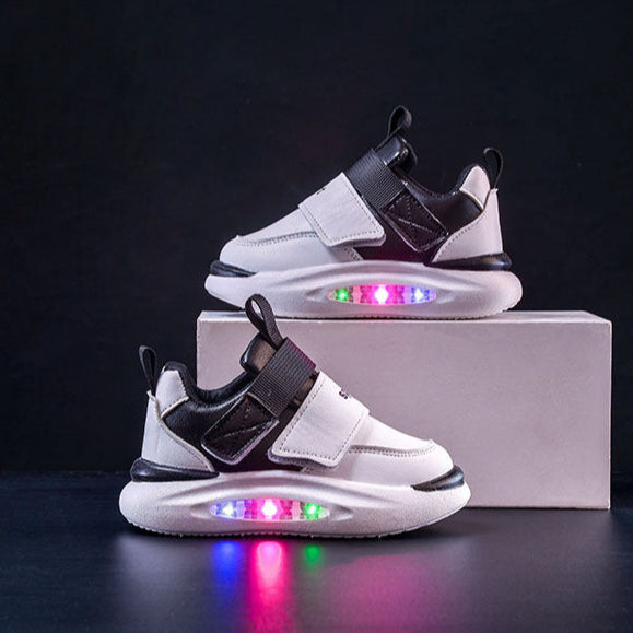 حذاء رياضي للأطفال بإضاءة LED – راحة وأناقة لكل خطوة! 👟✨