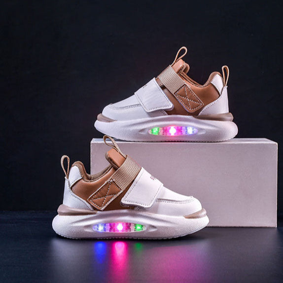 حذاء رياضي للأطفال بإضاءة LED – راحة وأناقة لكل خطوة! 👟✨