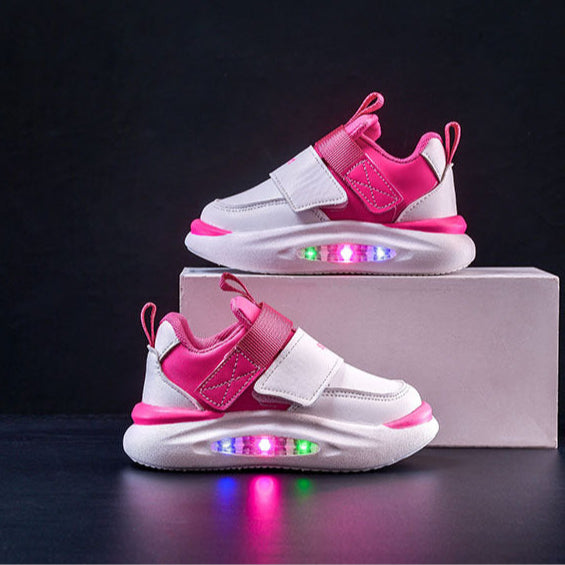 حذاء رياضي للأطفال بإضاءة LED – راحة وأناقة لكل خطوة! 👟✨